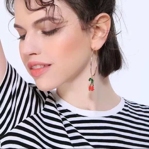 🍒 Gold Hoop Earring with Hanging Cherry Charm - Picture 3 of 7